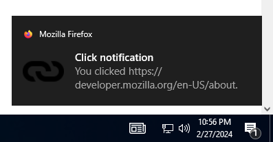 在 Windows 10 上的示例通知:位于系统时钟上方,有一个粗体标题“Click notification”,接着是一段正常字体的文本“You clicked https://developer.mozilla.org/en-US/docs/MDN”。通知的左上角有一个较小的 Firefox 的图标并跟着文本“Mozilla Firefox”,在通知正文内容左侧还有一个链接图标。
